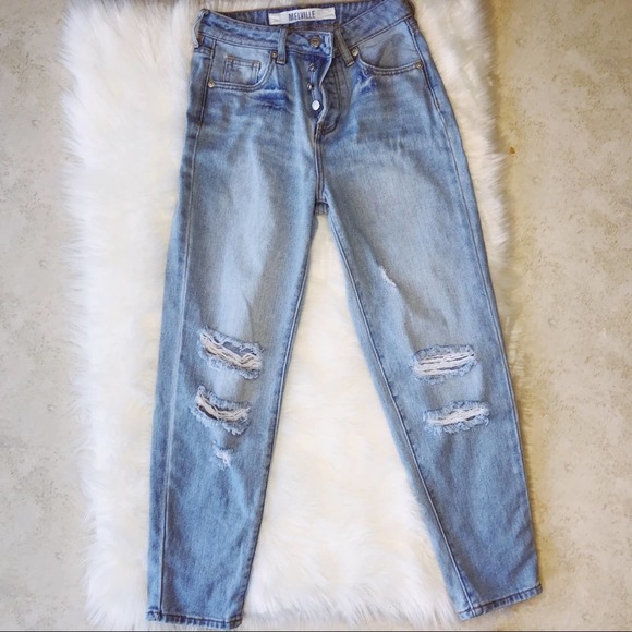 Brandy Melville Denim - Brandy Melville Distressed cropped jeans